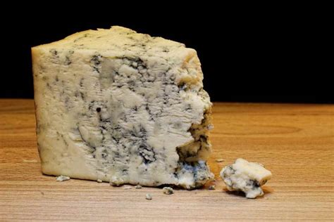 sognare formaggio ammuffito